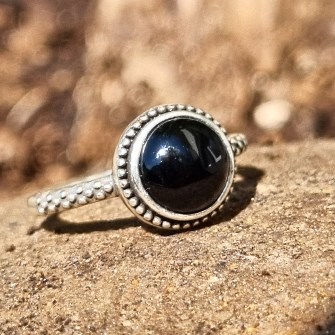 Anillo Protector de Ónix Negro y Plata - Aventurinne