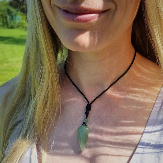 Natural Gemstone Wolf Tooth Necklace - Aventurinne